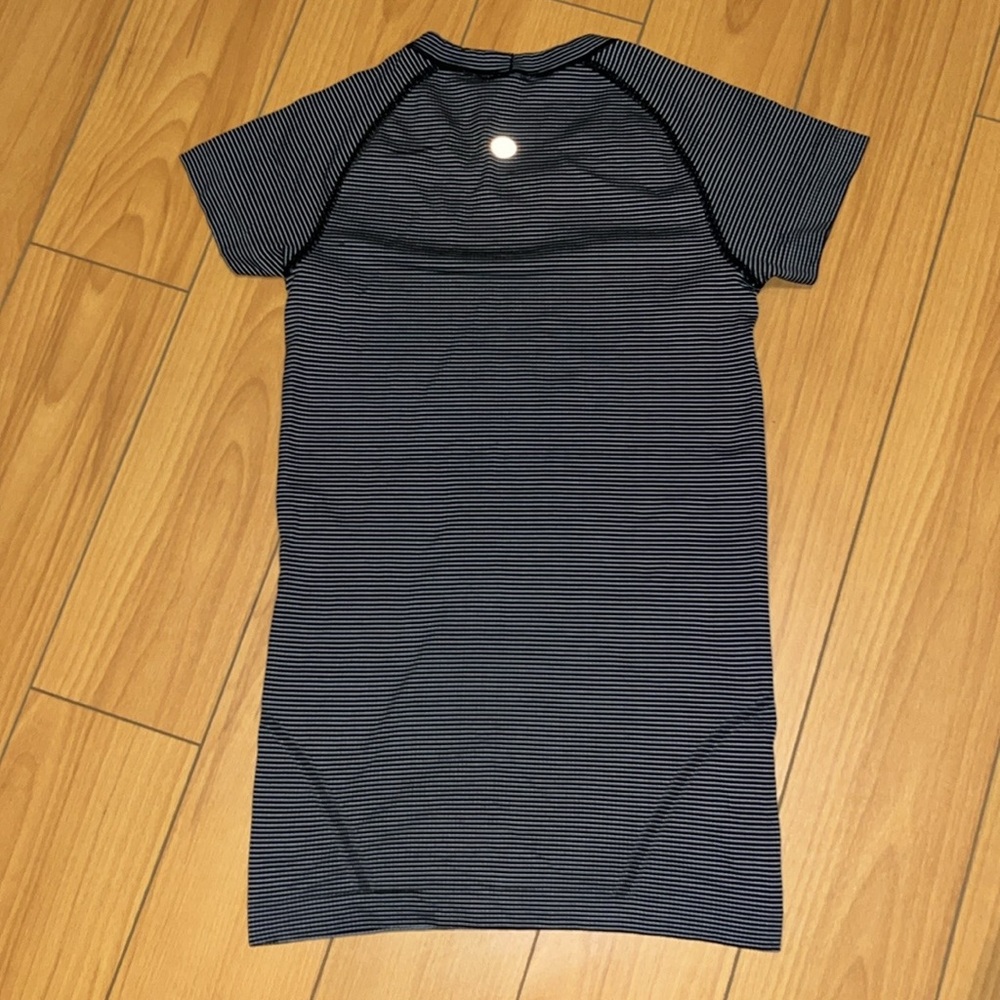Lululemon Swiftly Tech short sleeve crew in tempo stripe balck and white - Picture 5 of 8